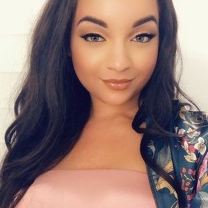 Meet your Posher, Ebonie